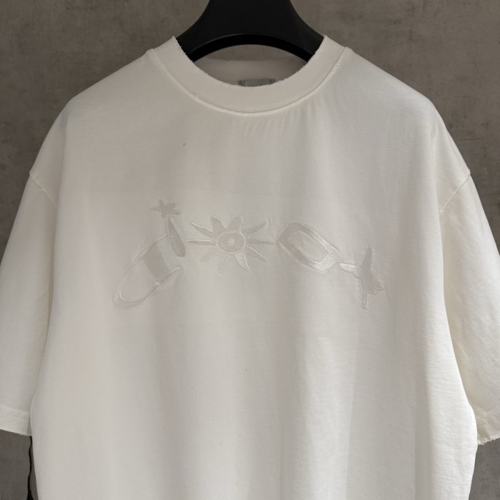 超奇跡の入荷☆ ディオール コピーおすすめ の2026SSに布を貼って刺繍する半袖Tシャツ