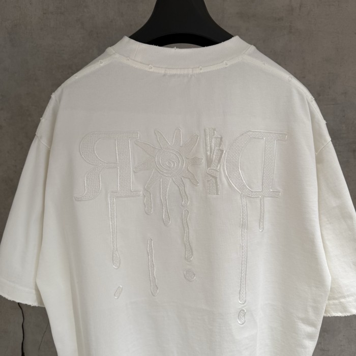 入手困難 ディオール スーパーコピー の2026SSに布を貼って刺繍する半袖Tシャツ