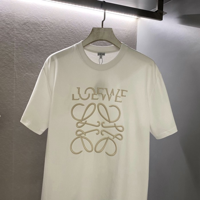 一目惚れ♪ ロエベ 偽物通販 の2026SSクラシックな胸元異形刺繍偏位パターン丸首半袖Tシャツ