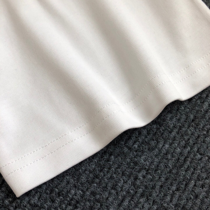 ★超人気 プラダ 激安偽物 の2026SS刺繍エンボスプリントロゴラウンドネックショートT