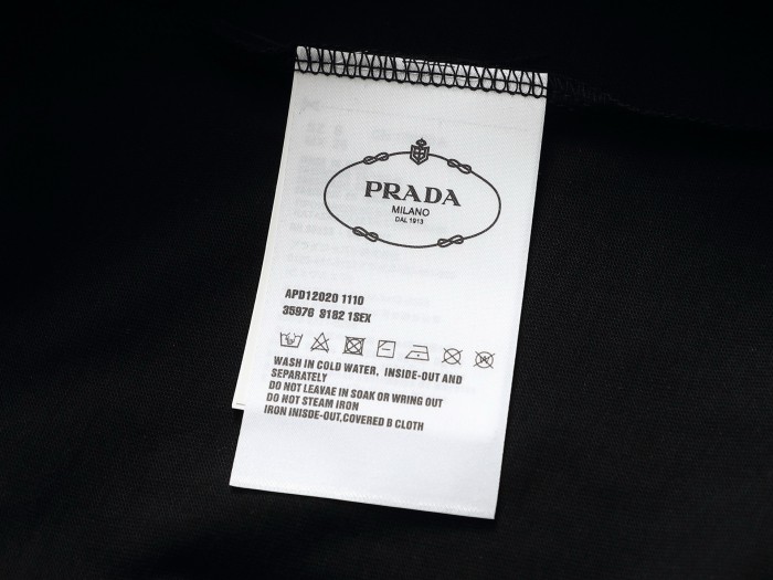 日本未入荷 プラダ コピー の2026SSクルーネック半袖Tシャツ
