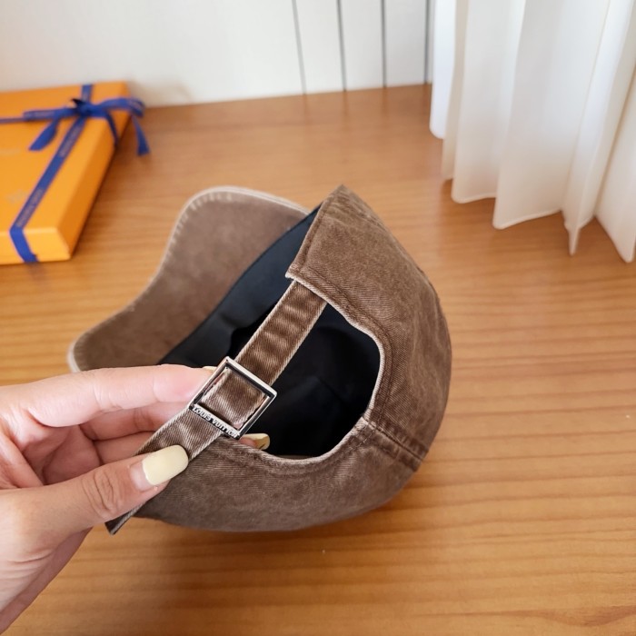 高品質 ルイヴィトン コピー 2026SSの新型LVベースボールキャップ