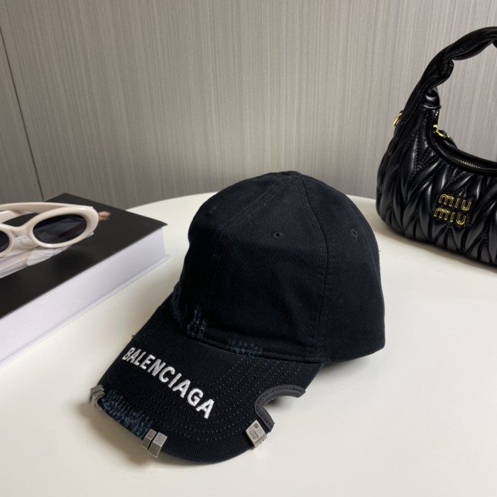 稀少 バレンシアガ コピーおすすめ 2026SS 刺繍入りアフロ野球帽