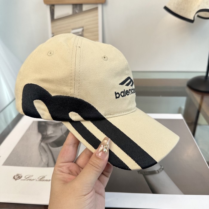 日本未入荷 バレンシアガ 偽物通販 2026SS アルファベットの新しい野球帽