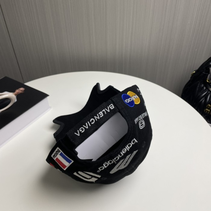 累積売上総額第１位！ バレンシアガ 激安通販 2026SS 新型ロゴのベースボールキャップ