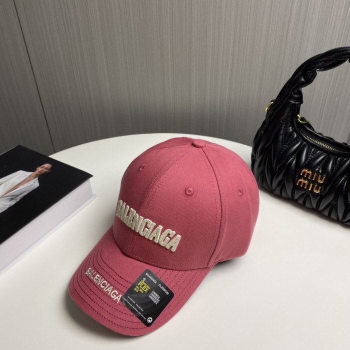 入手困難 バレンシアガ n級品 2026SS 刺繍文字入り新デザイン野球帽