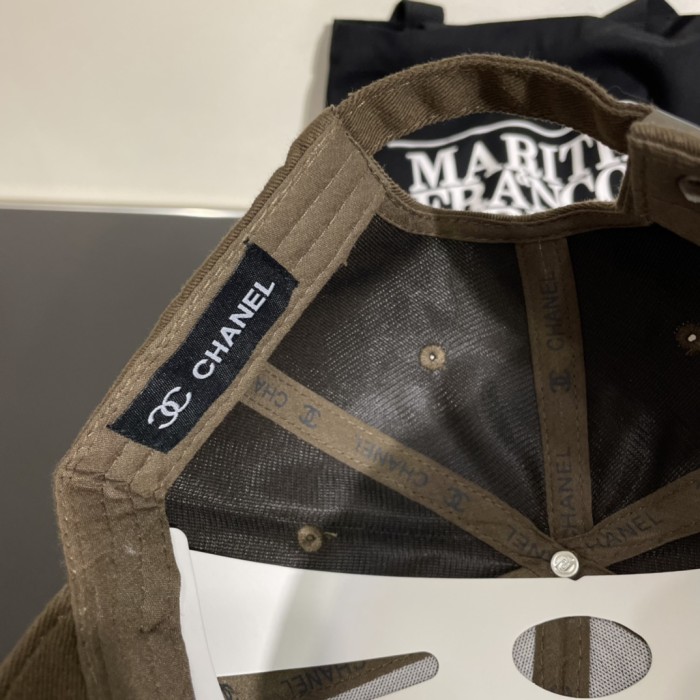 入手困難 シャネル コピーおすすめ 2026SSロゴ入りシンプル刺繍野球帽