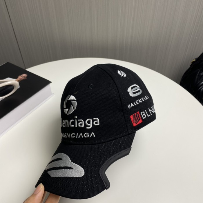 累積売上総額第１位！ バレンシアガ 激安通販 2026SS 新型ロゴのベースボールキャップ
