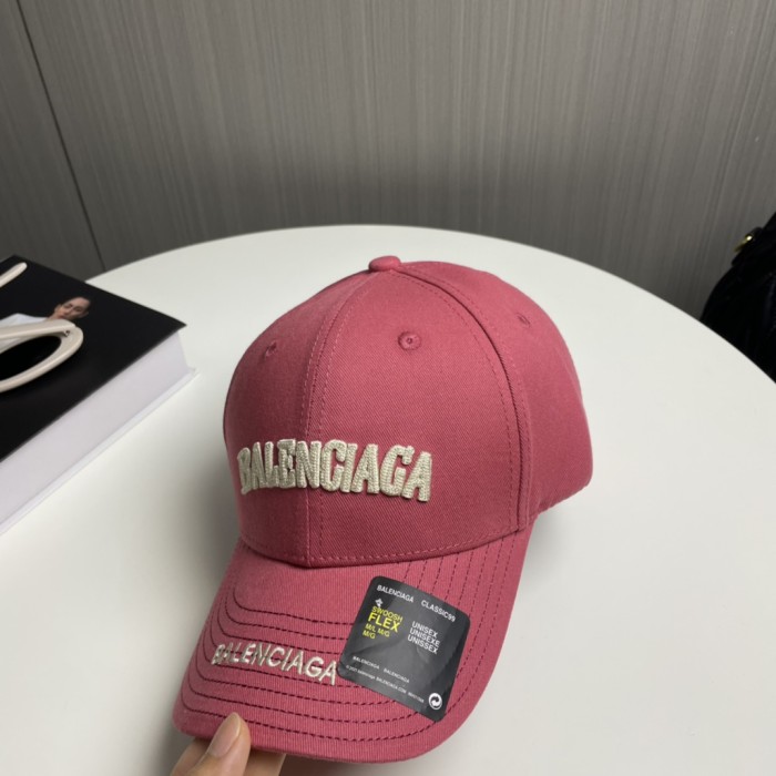 入手困難 バレンシアガ n級品 2026SS 刺繍文字入り新デザイン野球帽