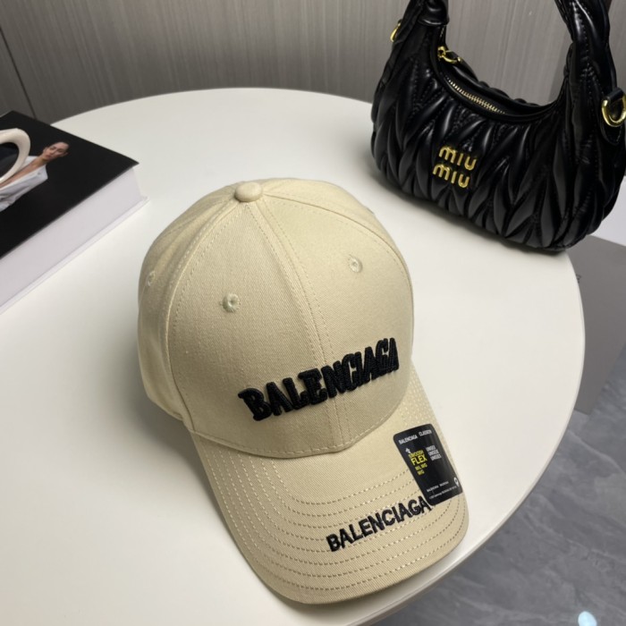 ★超人気 バレンシアガ コピーおすすめ 2026SS 刺繍文字入り新デザイン野球帽
