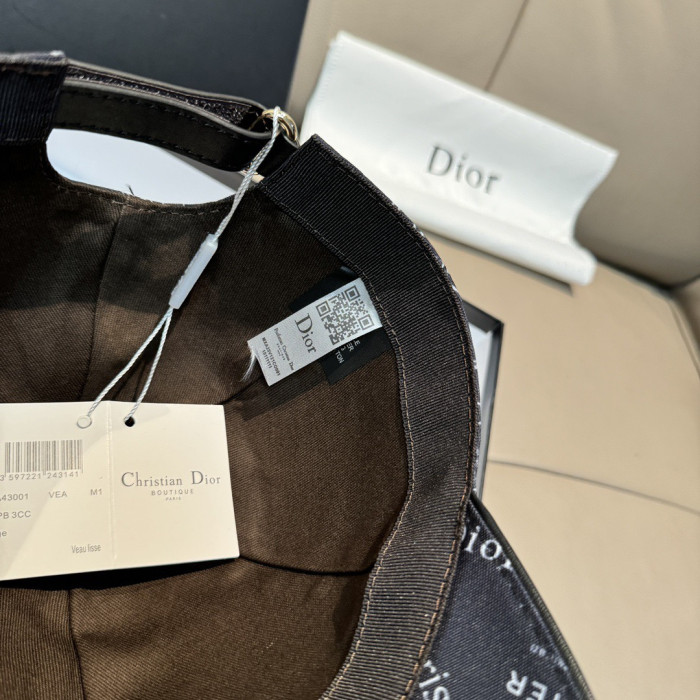 追跡付 ディオール コピーおすすめ 2026SS のDiorシルク印刷は野球帽