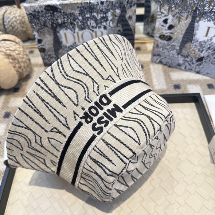【話題商品！】 ディオール コピーおすすめ 2026SS のDior ロゴ漁師帽