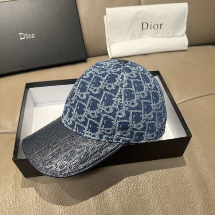 一目惚れ♪  ディオール スーパーコピー 2026SS のDior老花は皮を合わせて野球帽
