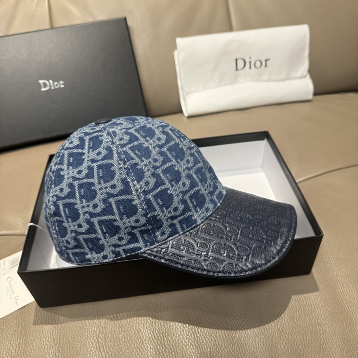 一目惚れ♪  ディオール スーパーコピー 2026SS のDior老花は皮を合わせて野球帽