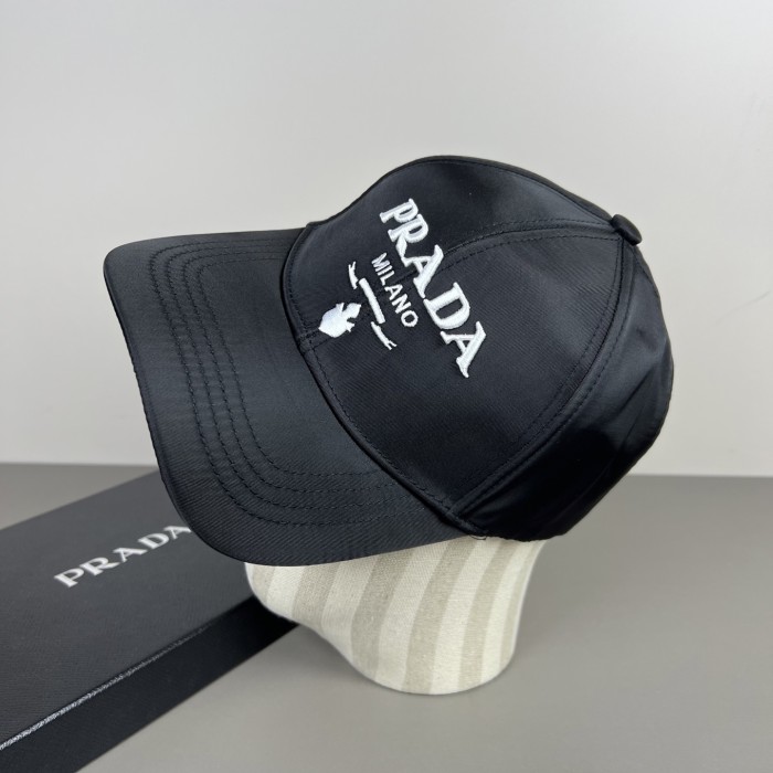 日本未入荷 プラダ n級品 2026SSのクラシック三角形キャップ