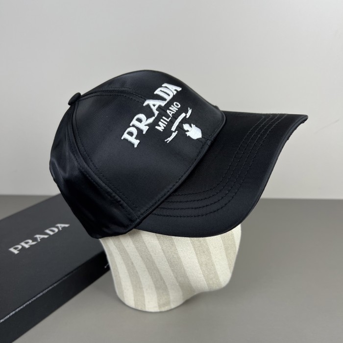日本未入荷 プラダ n級品 2026SSのクラシック三角形キャップ