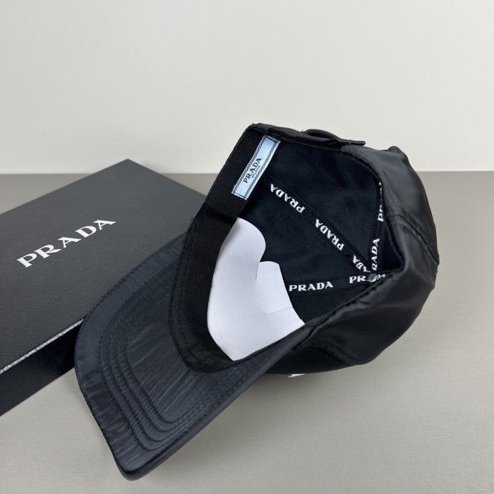 日本未入荷 プラダ n級品 2026SSのクラシック三角形キャップ
