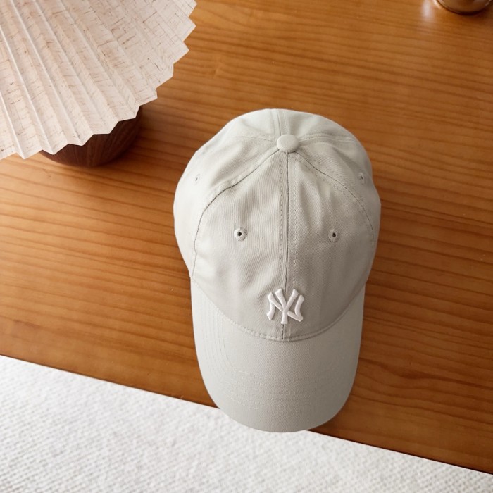 入手困難 NY n級品 2026SSの最新刺繍入り野球帽
