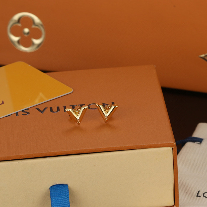 超奇跡の入荷☆ ルイヴィトン コピー 2026SS のLV アルファベットのイヤリング