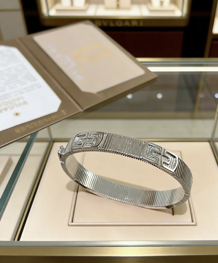 日本未入荷 ブルガリ 激安通販 2026SS のクリップブレスレット