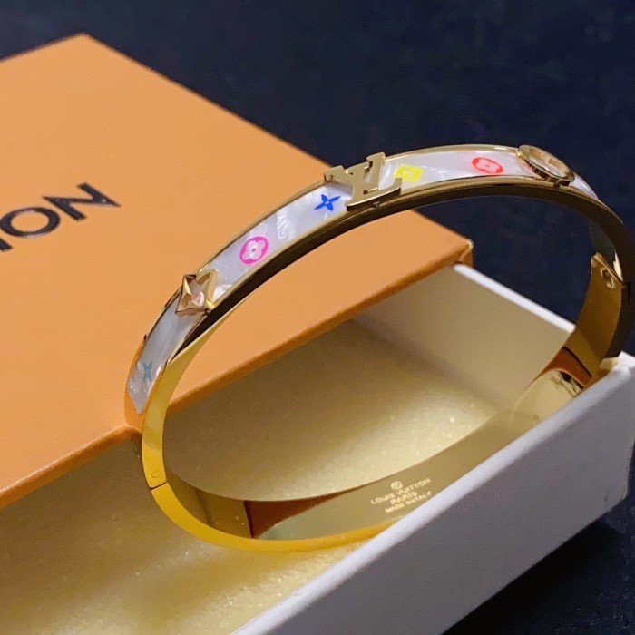 大人気 ルイヴィトン n級品 2026SS LV 白貝母ブレスレット