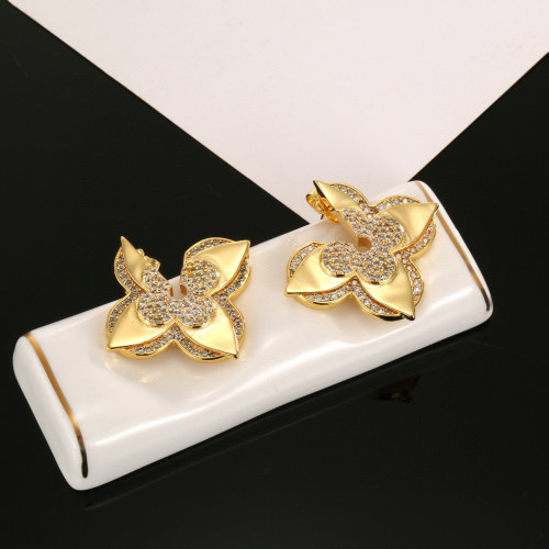 使い勝手良し ルイヴィトン n級品 2026SS のLV クローバーピアス