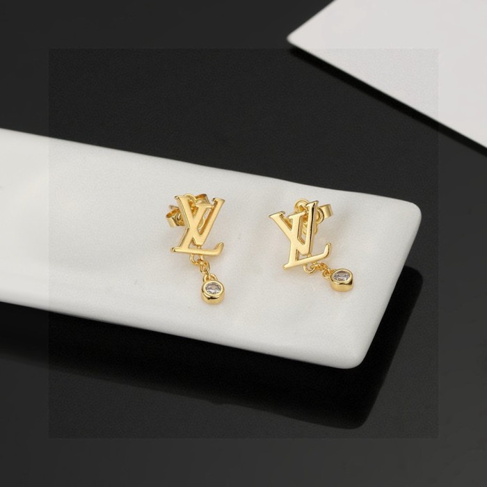 新作 ルイヴィトン 激安偽物 2026SS LV アルファベットピアス