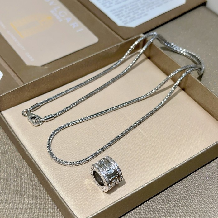 稀少 ブルガリ コピーおすすめ 2026SS の赤い紐のネックレス