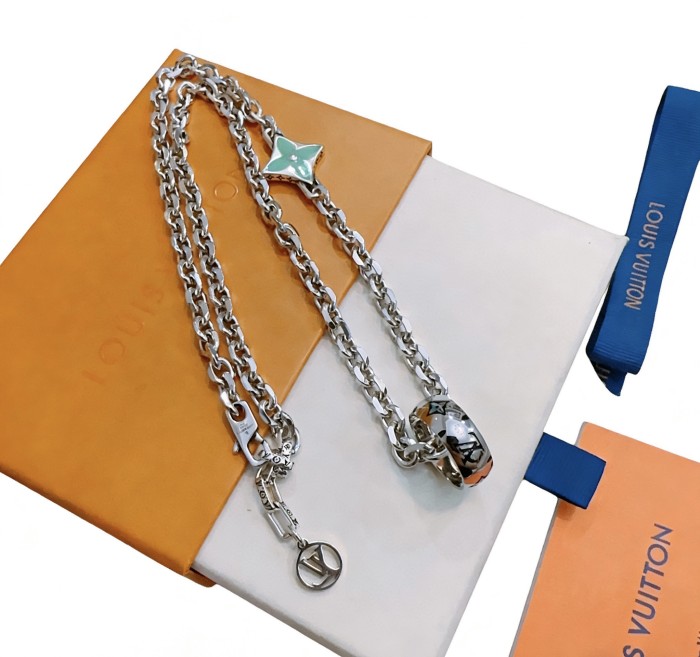 日本未入荷 ルイヴィトン n級品 2026SS のLVネックレス