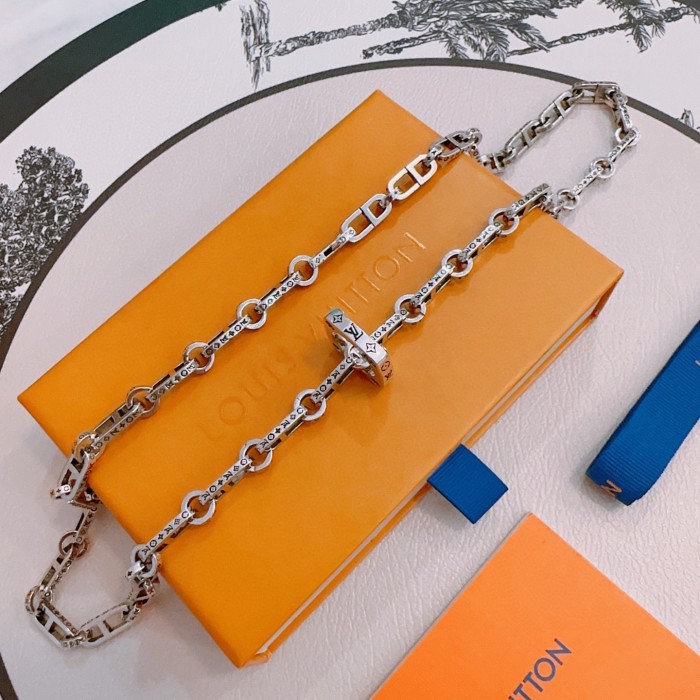 大人気 ルイヴィトン n級品 2026SS のLV ネックレス