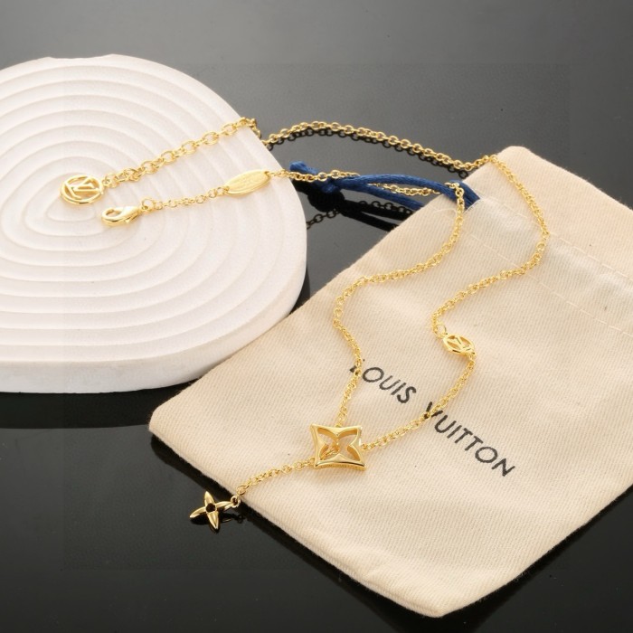 使い勝手良し ルイヴィトン 激安偽物 2026SS LV クローバーのネックレス