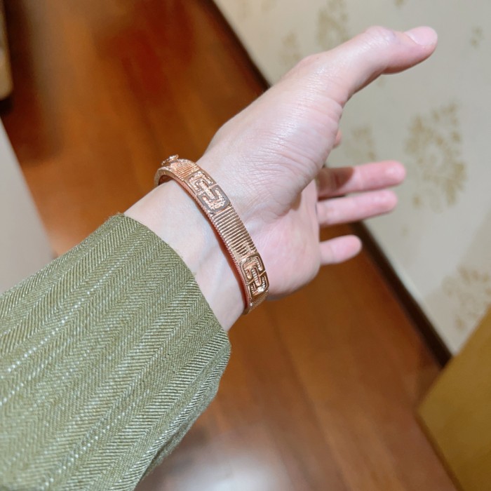 【限定】 ブルガリ 偽物通販 2026SS のクリップブレスレット