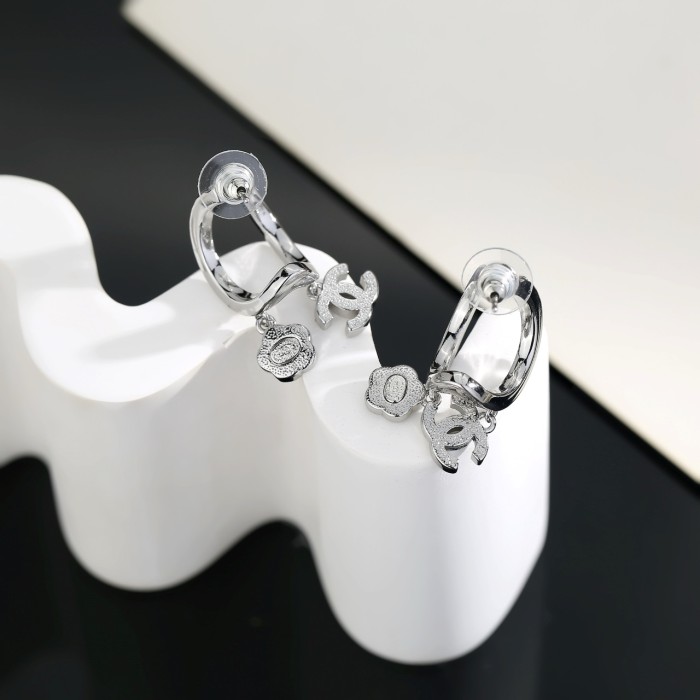 稀少 シャネル コピー 2026SS ダブルC花瓶ピアス