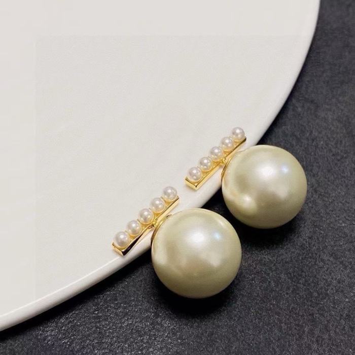 累積売上総額第１位！ Celineセリーヌ n級品 2026SS イアリング