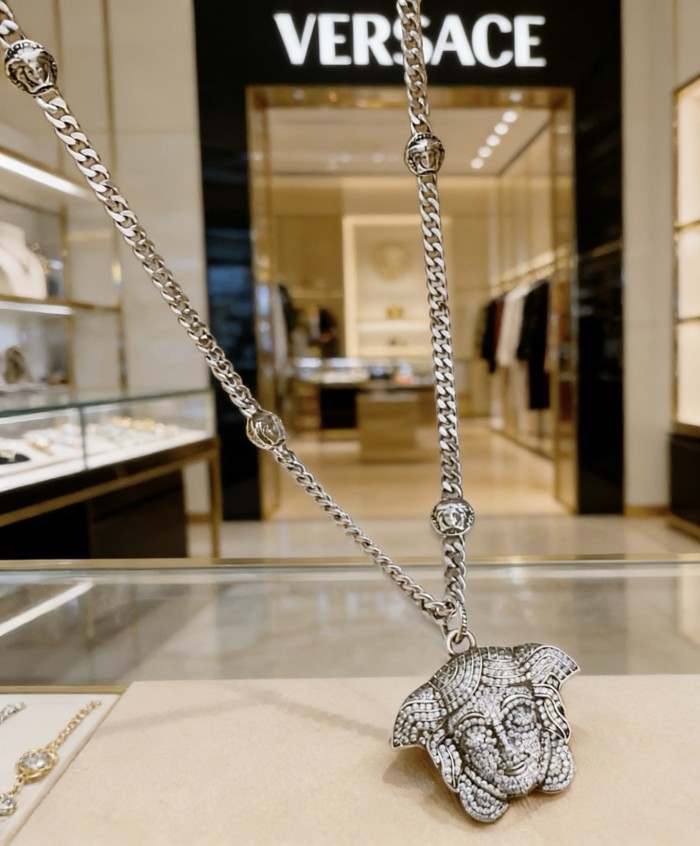 日本未入荷 Versace ヴェルサーチ 激安偽物 2026SS ネックレス