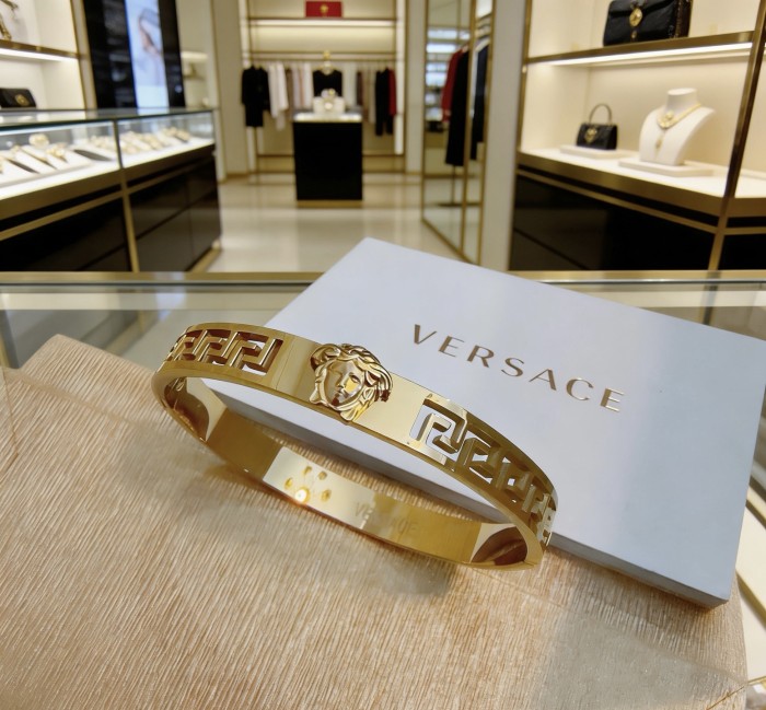 新作  Versace ヴェルサーチ 激安通販 2026SS ブレスレット