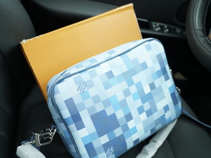 超話題! ルイヴィトン n級品 2026SS メンズ ショルダーバッグ