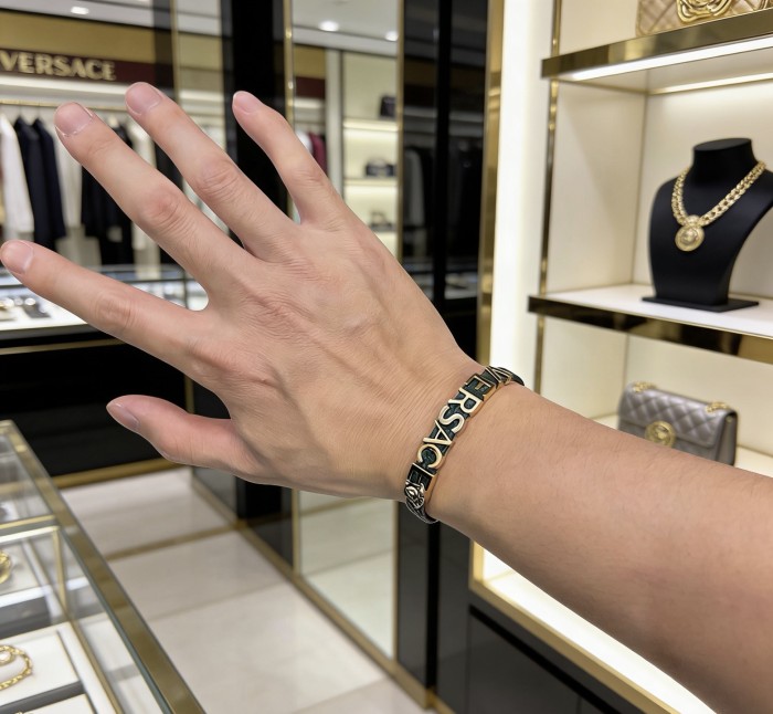 超奇跡の入荷☆  Versace ヴェルサーチ コピー 2026SS ブレスレット