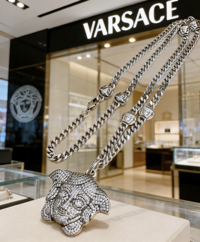 日本未入荷 Versace ヴェルサーチ 激安偽物 2026SS ネックレス
