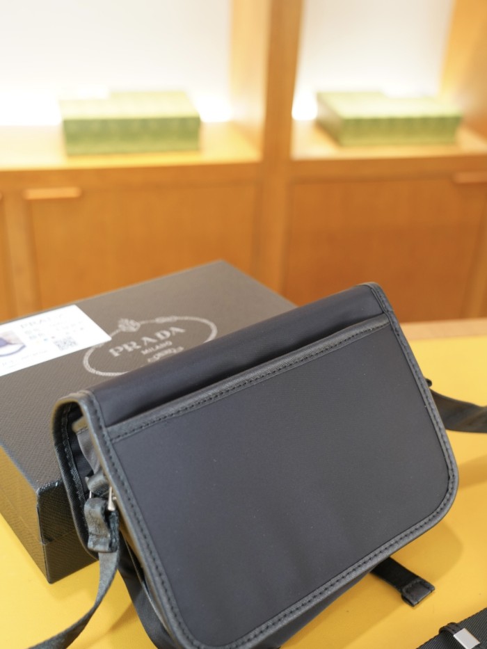 日本未入荷 プラダ スーパーコピー 2026SSメンズ ショルダーバック