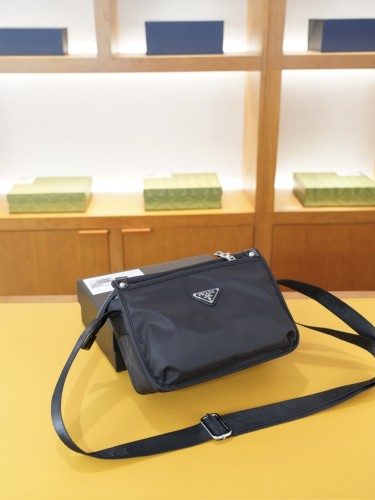 超奇跡の入荷☆ プラダ 偽物通販 2026SSメンズ ショルダーバック