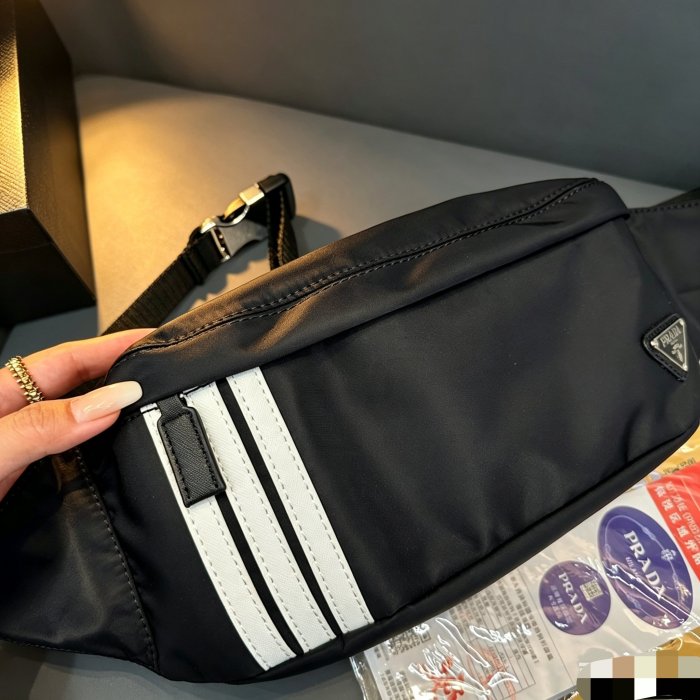 超奇跡の入荷☆ プラダ コピー 2026SSメンズ ウエストポーチ