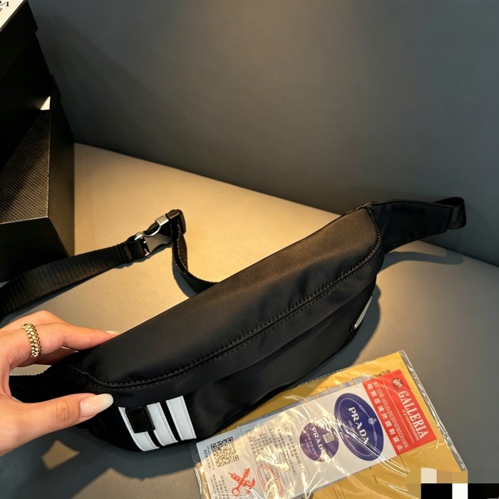 超奇跡の入荷☆ プラダ コピー 2026SSメンズ ウエストポーチ