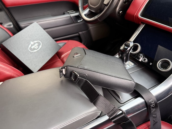 【話題商品！】 プラダ 激安偽物 2026SSメンズ ショルダーバック