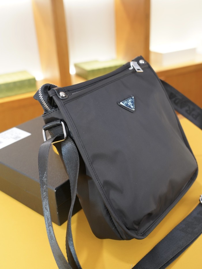 使い勝手良し プラダ 激安通販 2026SSメンズ ショルダーバック
