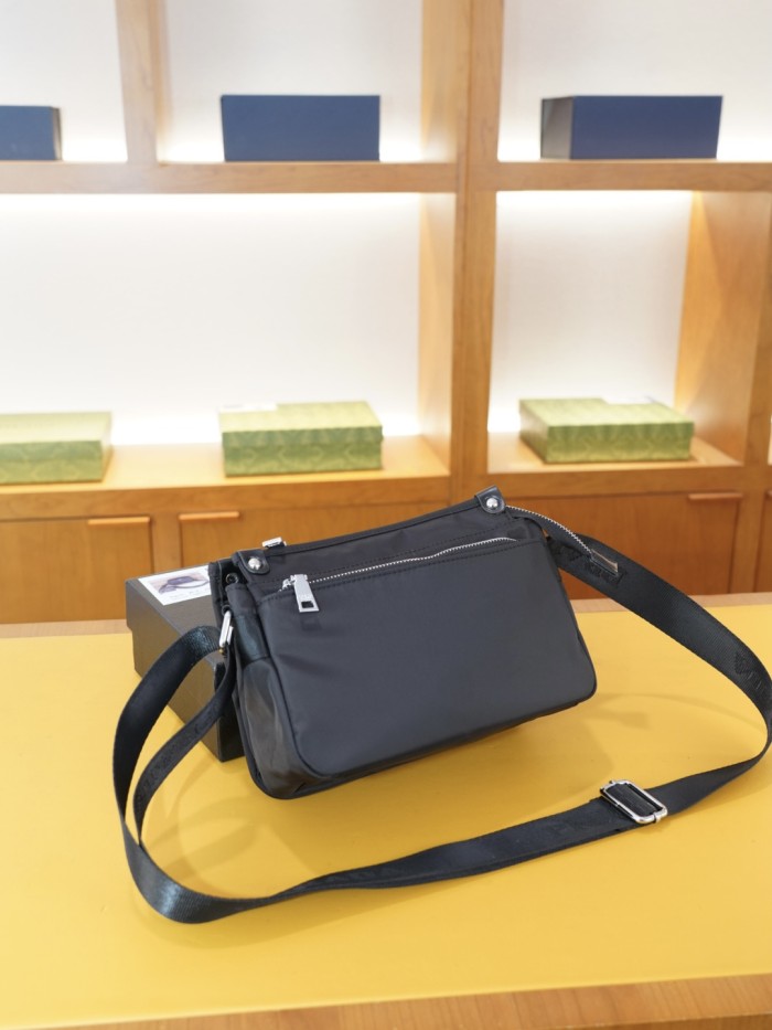 超奇跡の入荷☆ プラダ 偽物通販 2026SSメンズ ショルダーバック