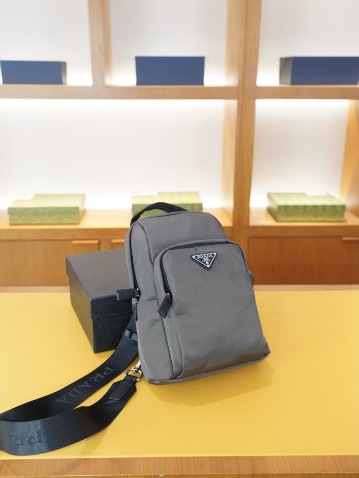 累積売上総額第１位！ プラダ n級品 2026SSメンズ 胸ポケット