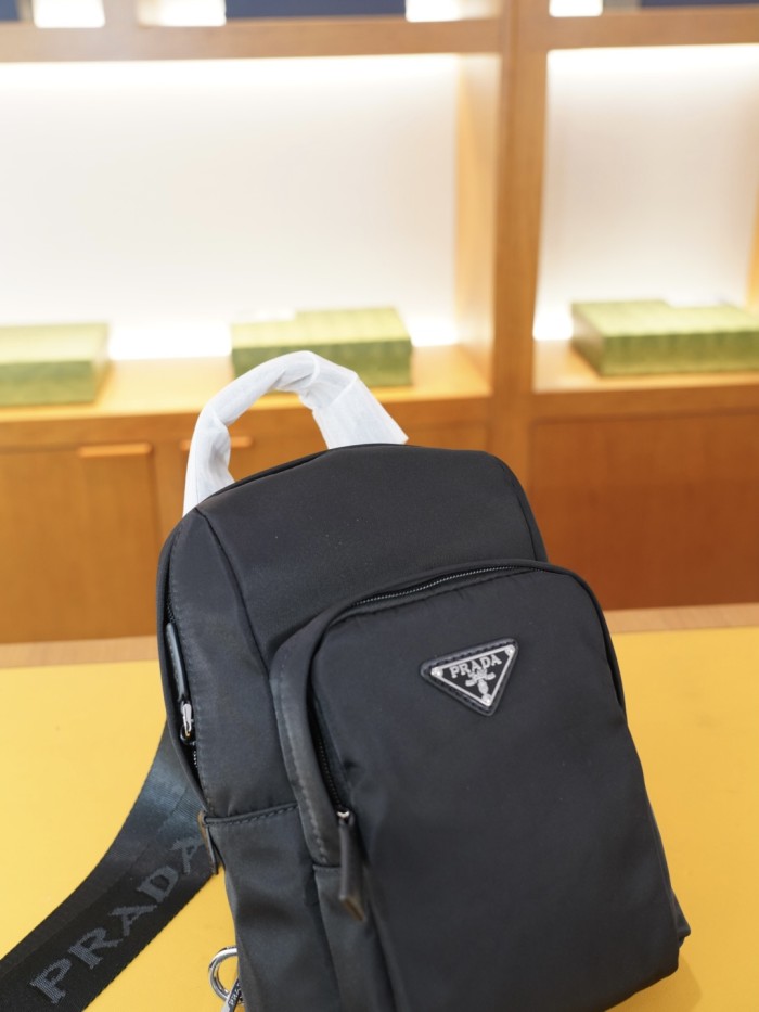 使い勝手良し プラダ スーパーコピー 2026SSメンズ 胸ポケット
