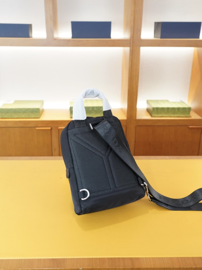 使い勝手良し プラダ スーパーコピー 2026SSメンズ 胸ポケット