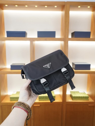 日本未入荷 プラダ スーパーコピー 2026SSメンズ ショルダーバック